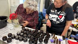 Utqiaġvik residents explore local edible and medicinal plants 